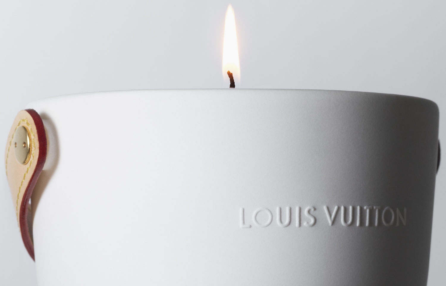 Louis Vuitton Golden Leaves scented candle Eggshell Leather ref